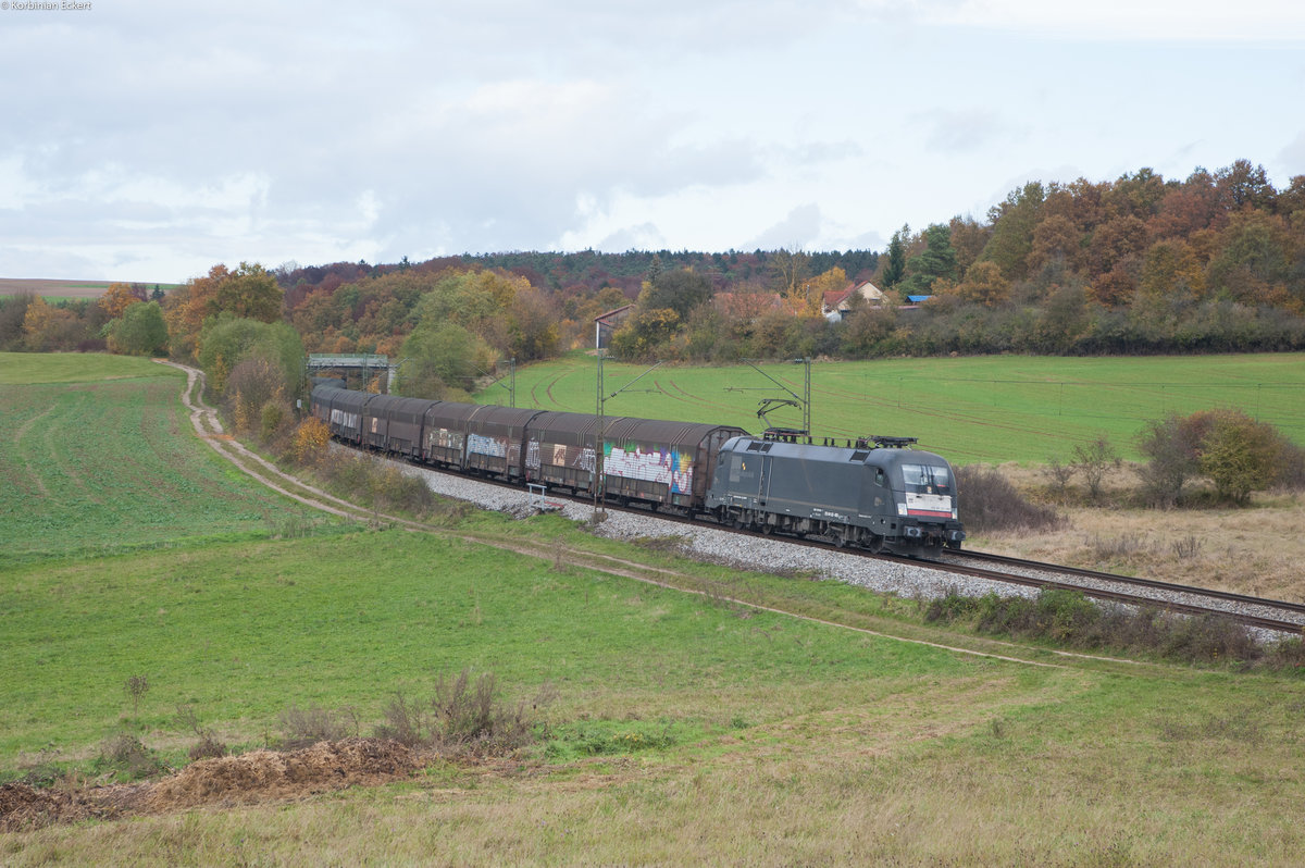 ES64 U2-063 MRCE mit einem Autotransportzug Richtung Regensburg bei Edlhausen, 02.11.2016
