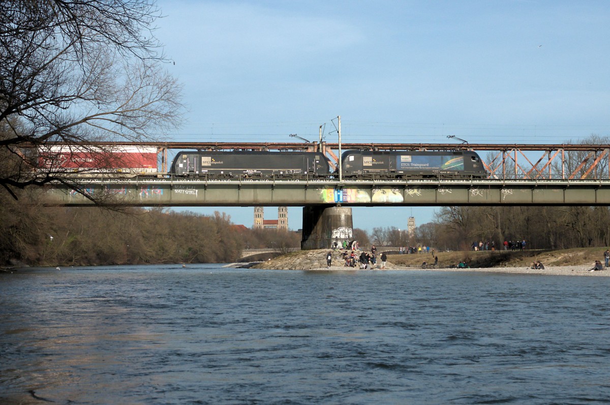 ES64 U2-067 & F4-035 (182 567 & 189 935) am 06.02.16 auf der Braunauer Brücke in München