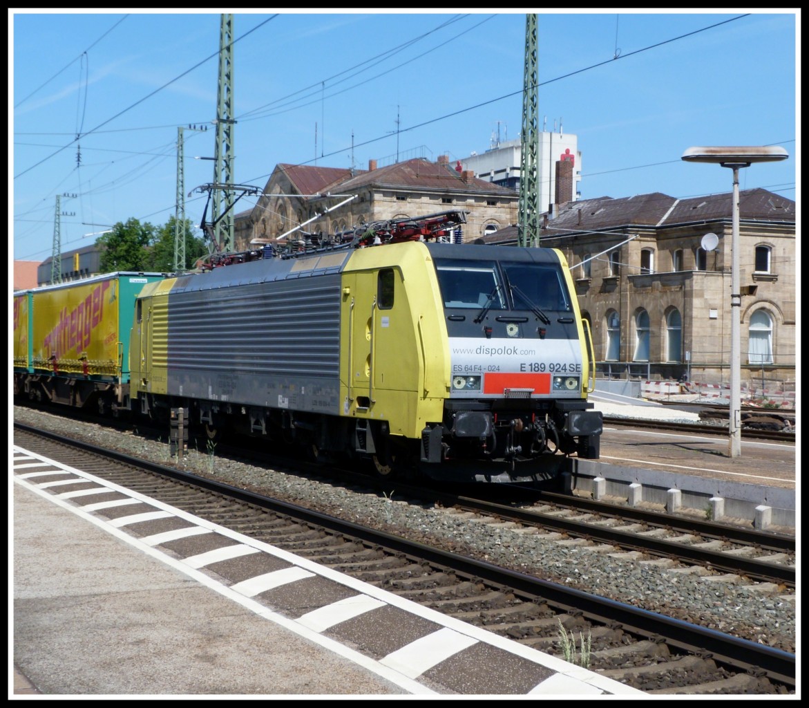 ES64F4 - 024 von TXL hält am 26.5.12 mit einem KLV in Fürth(Bay) Hbf an.