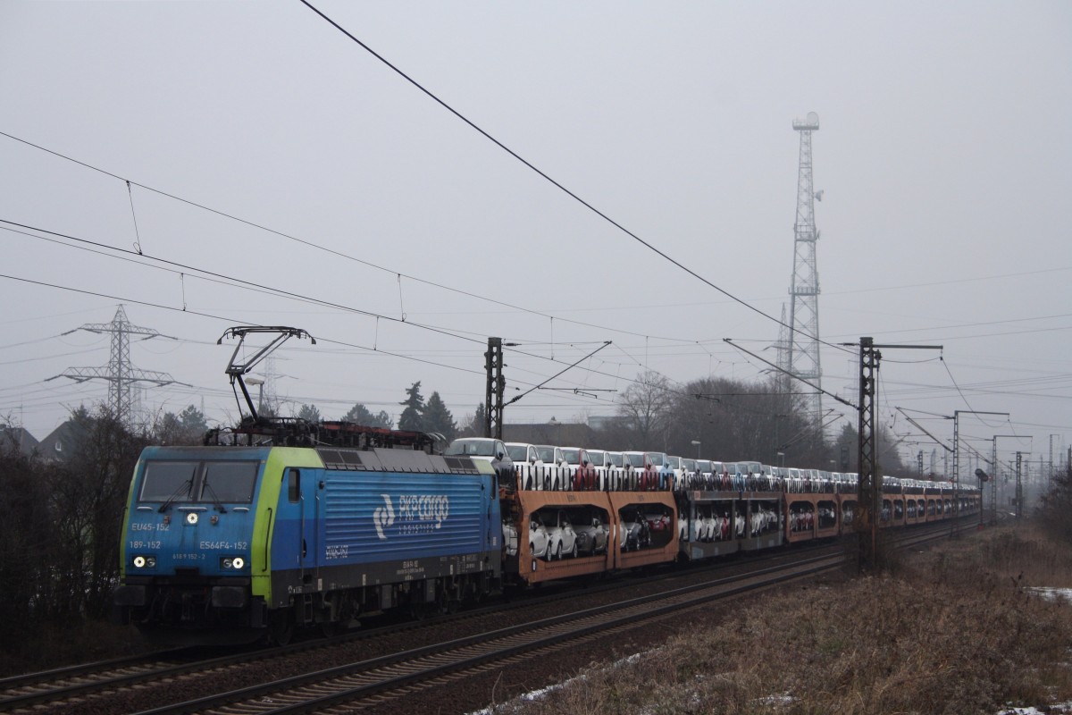 ES64F4-152 zieht am 03.02.2014 einen Autozug durch Ahlten