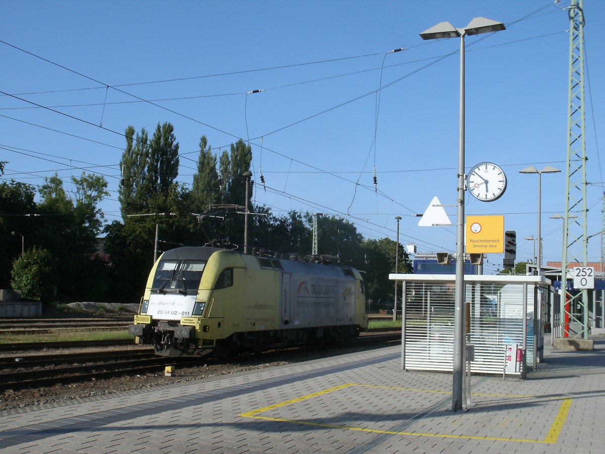 ES64U2-011,von PCT Altmann,verlie am 21.August 2013,als Lz nach Klementelvitz den Bahnhof Bergen/Rgen.