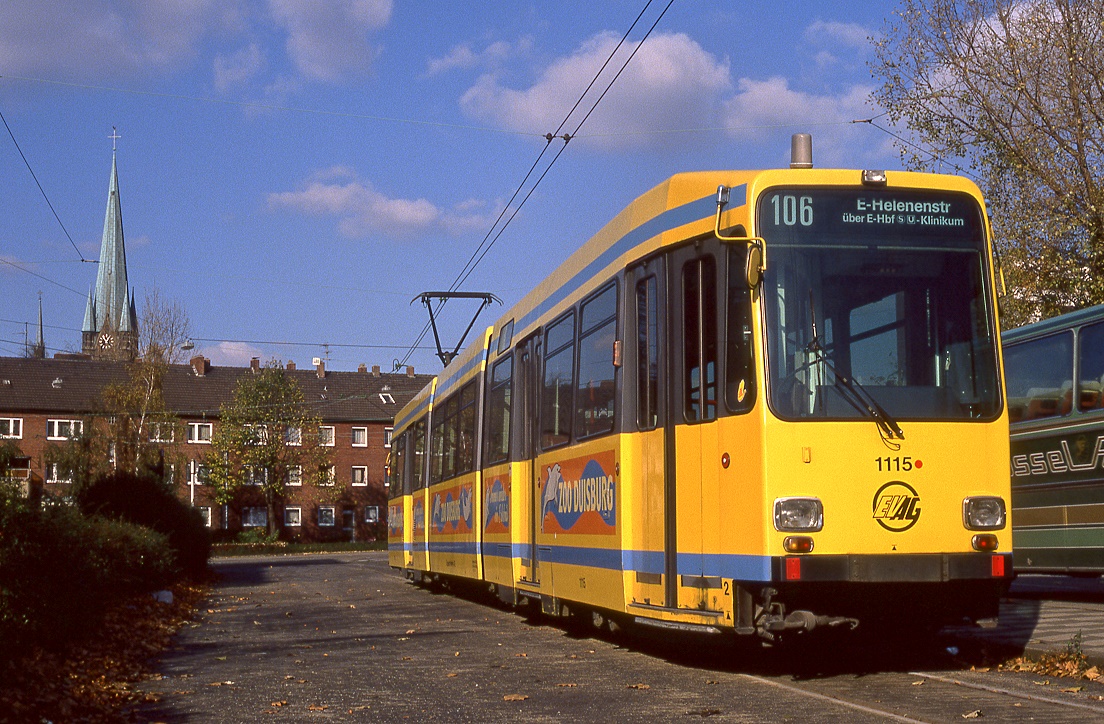 Essen 1115 wendet in der damaligen Endstelle Gelsenkirchen Horst, 03.11.1988.