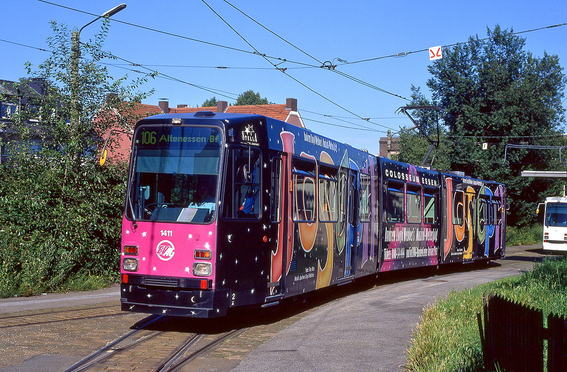 Essen Tw 1411 wendet in der Schleife Helenenstrae, 19.07.1998.