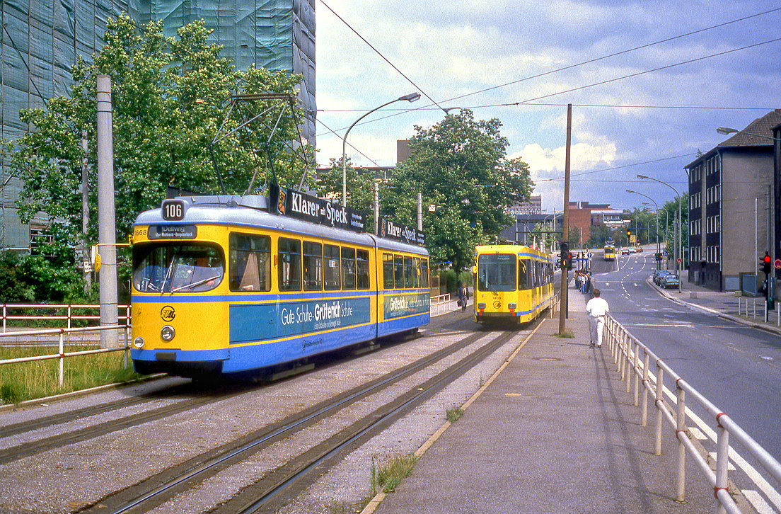 Essen Tw 1668 in der Gerlingstra�e, 03.08.1985.