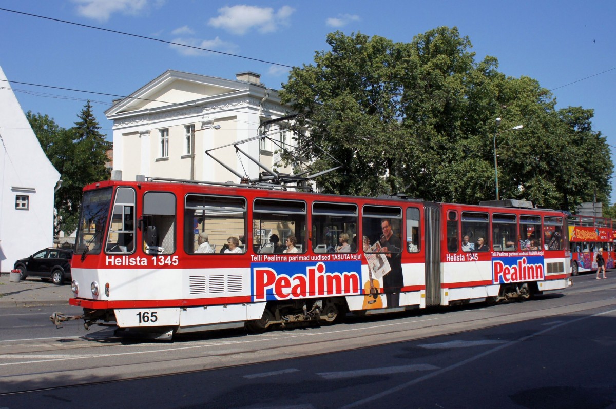 Estland / Straßenbahn Tallinn: KT4D - Wagen 165 (ehemals Erfurt) unterwegs als Linie 1. Aufgenommen im Juli 2013 an der Haltestelle  Mere puiestee  in der Stadtmitte von Tallinn. 