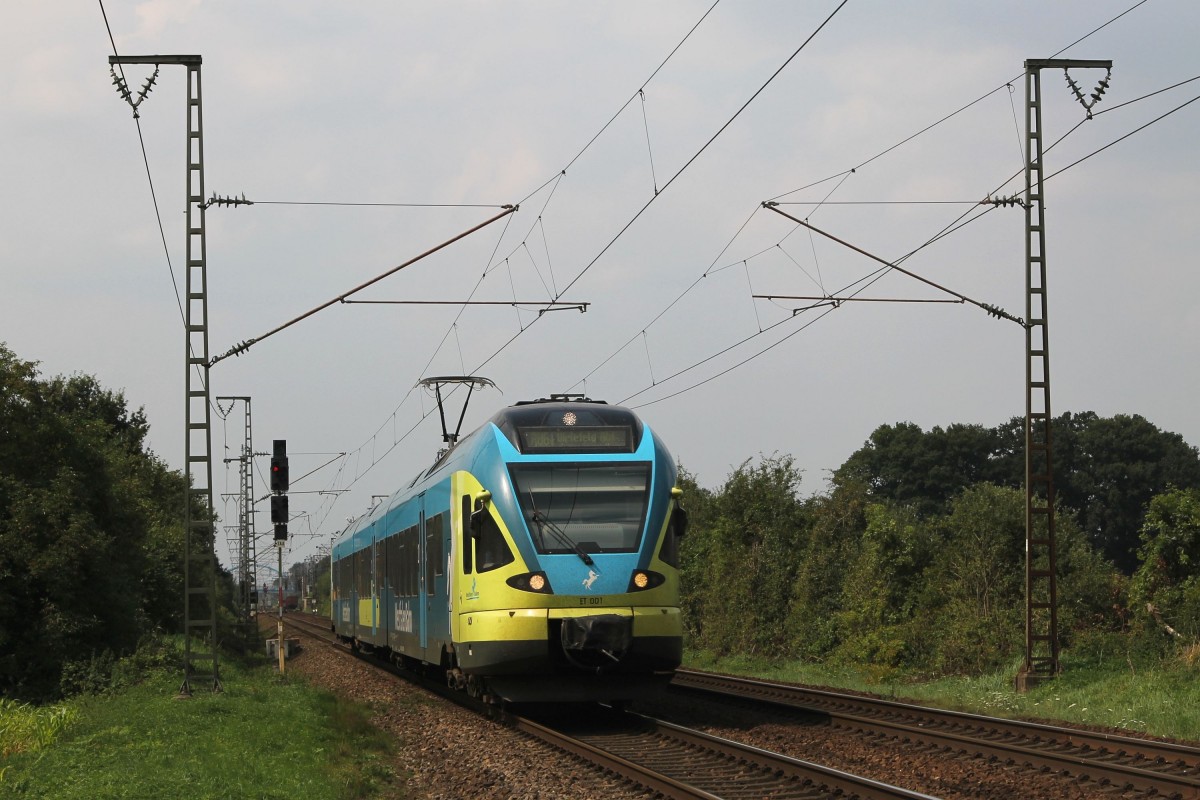 ET 001 der Westfalenbahn mit WFB90500 Bad Bentheim-Bielefeld Hauptbahnhof bei Salzbergen (am Elsbach) am 1-8-2014.
