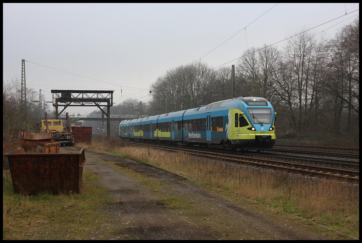 ET 019 der Westfalenbahn verlässt hier am 26.12.2007 um 11.30 Uhr gerade den Bahnhof Natrup Hagen in Richtung Osnabrück.