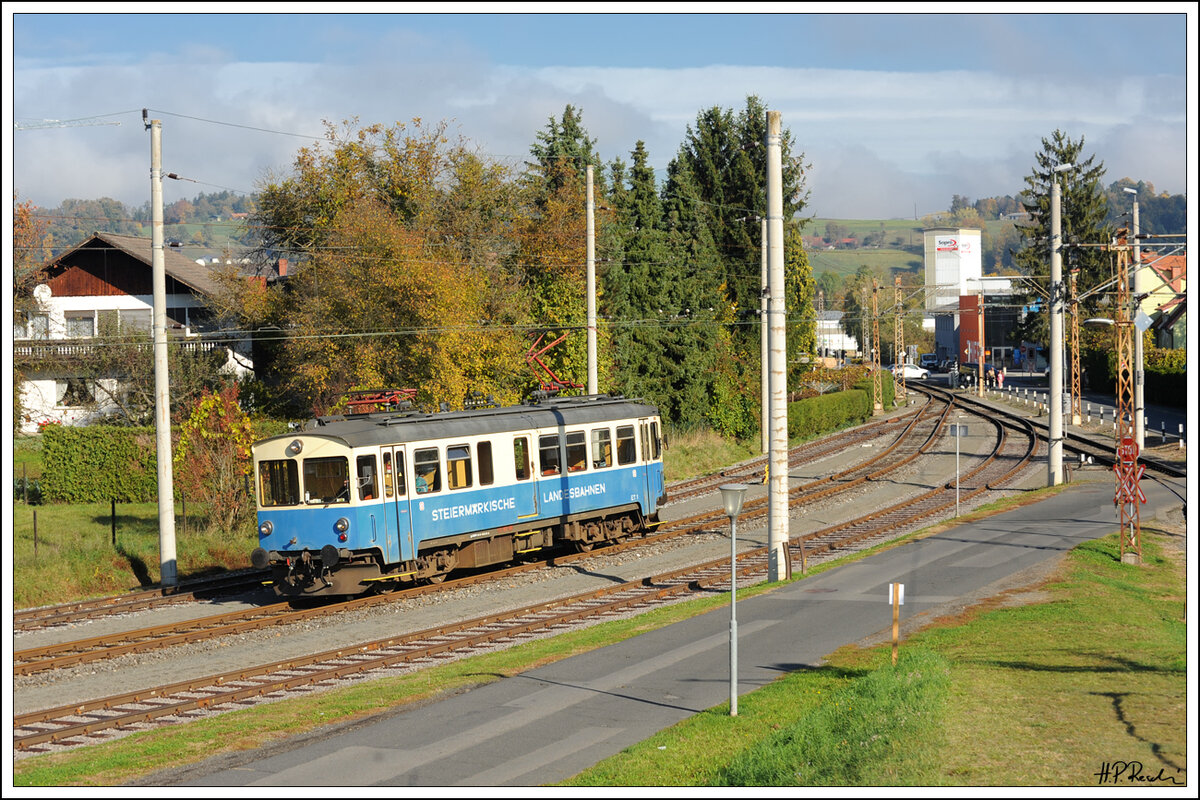 ET 1 der StB am 23.10.2021 bei der Einfahrt in den Bahnhof Feldbach Landesbahn.
