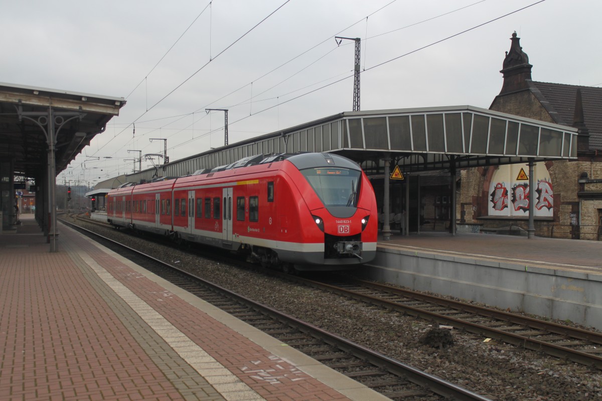 ET 1440 823-1 steht am 07.02.2015 in Witten Hbf zur Abfahrt nach Hagen bereit.