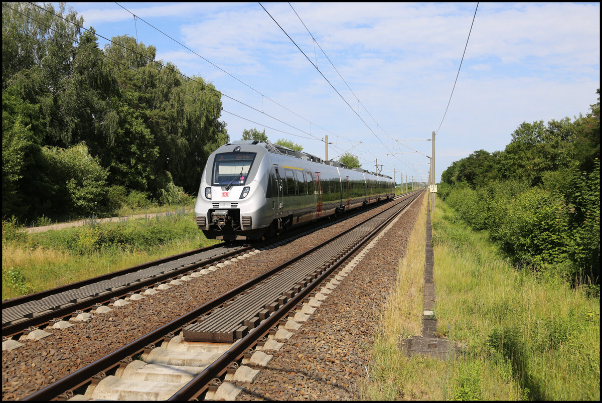 ET 1442306 erreicht hier am 20.06.2026 um 16.28 Uhr als S 8 auf der Fahrt nach Halle an der Saale den Haltepunkt Hohenthurm.