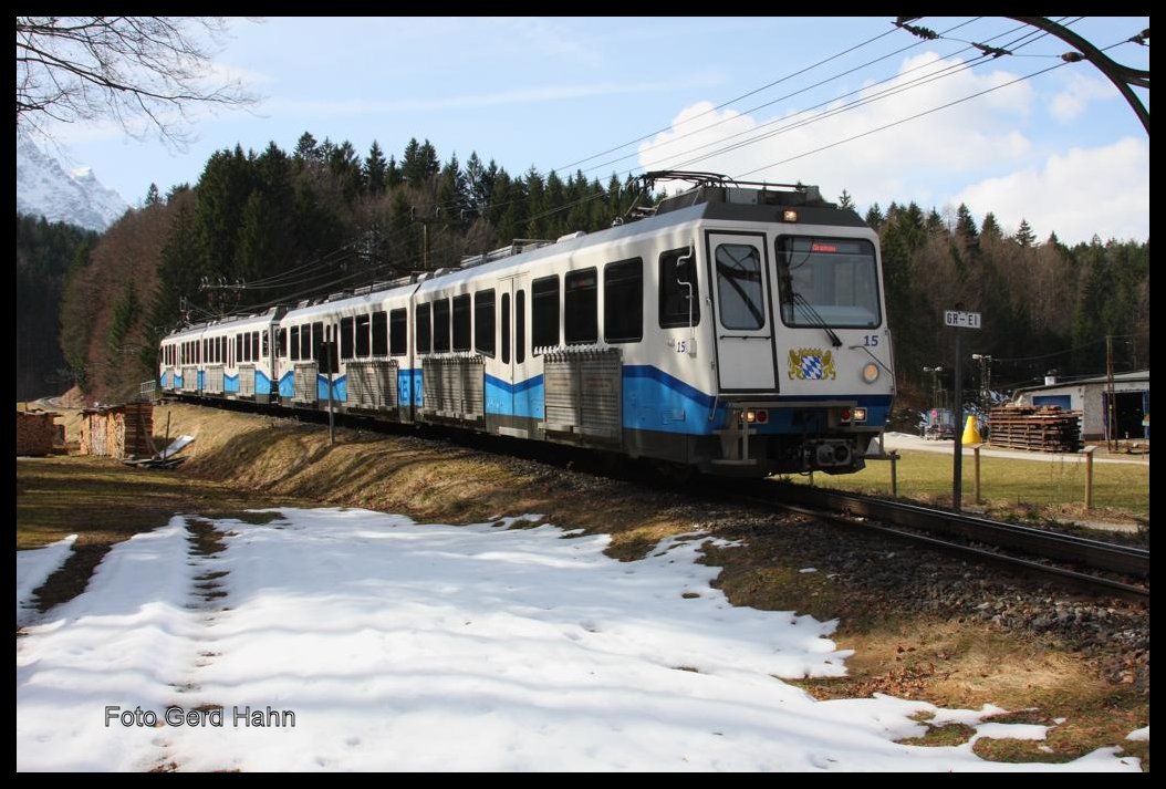 ET 15 und ET 16 sind hier am 24.03.2015 kurz vor ihrem Ziel dem Talbahnhof Grainau.