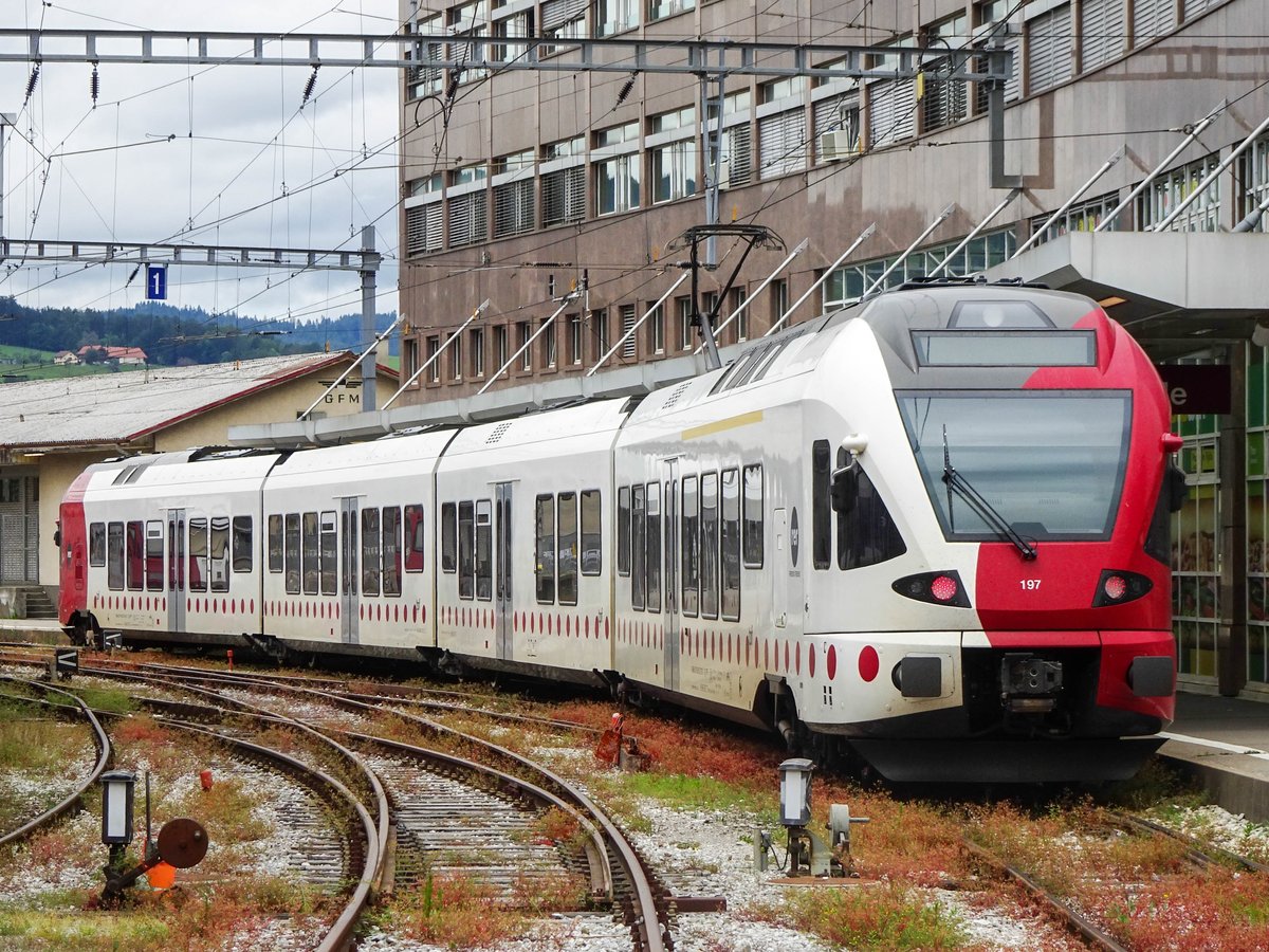 ET 197 der tpf steht in Bulle abfahrtbereit als RE nach Bern, 15.06.2019.