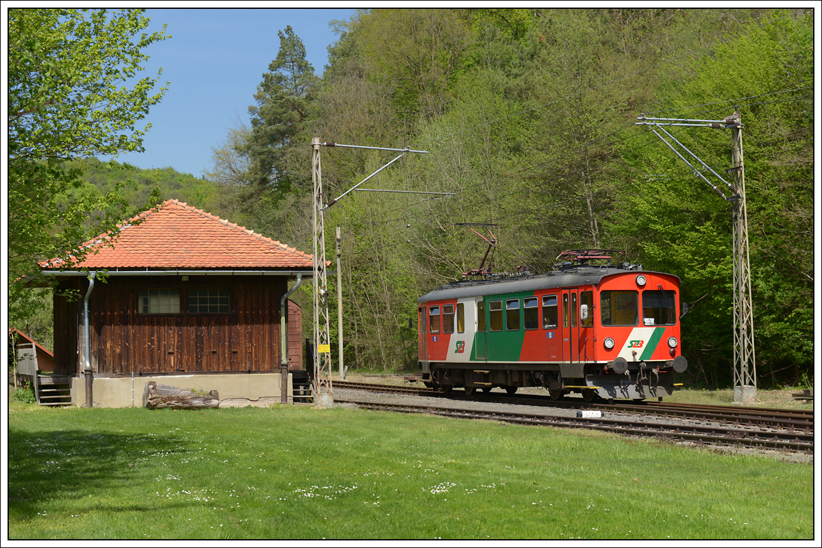ET 2 als R 8604 am 22.4.2019 von Bad Gleichenberg nach Feldbach, aufgenommen beim Güterschuppen von Maierdorf.