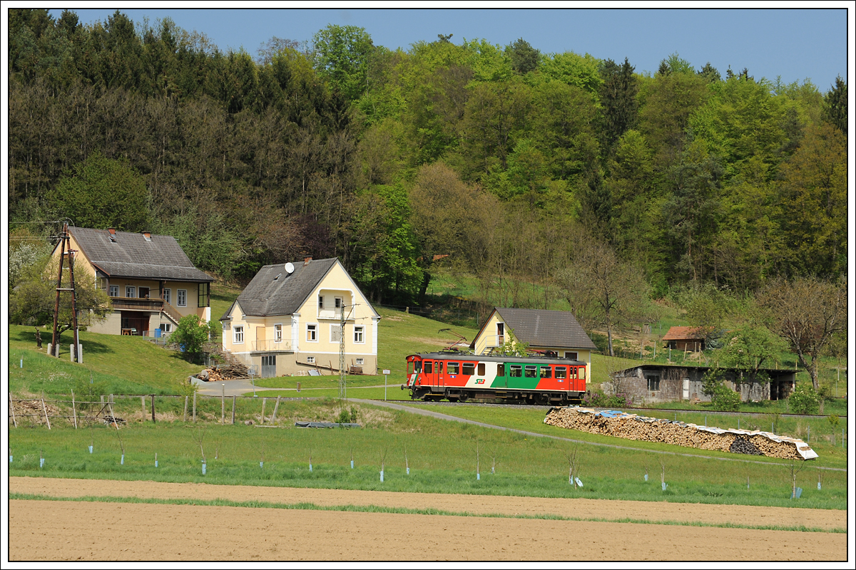 ET 2 als R 8604 von Bad Gleichenberg nach Feldbach, am 22.4.2019 kurz nach dem Bedarfshalt in Oedt aufgenommen. 