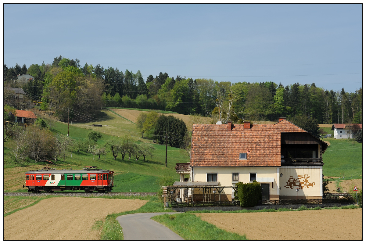 ET 2 als R 8604 von Bad Gleichenberg nach Feldbach, am 22.4.2019 kurz vor dem Bedarfshalt in Oedt aufgenommen. 