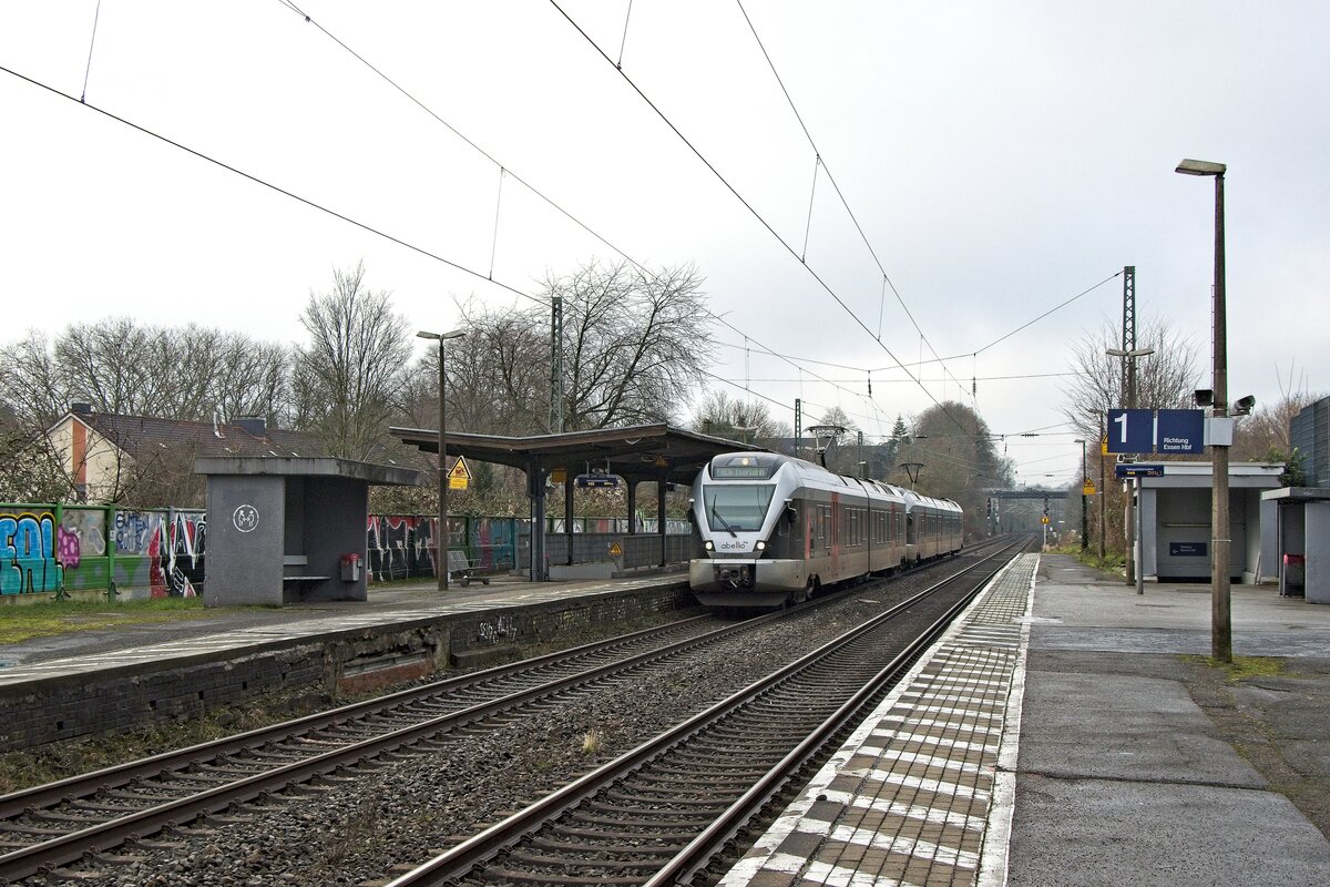 ET 222 106 der Abellio NRW durchfährt als RE 16 Essen-Kray Süd (08.01.2022)