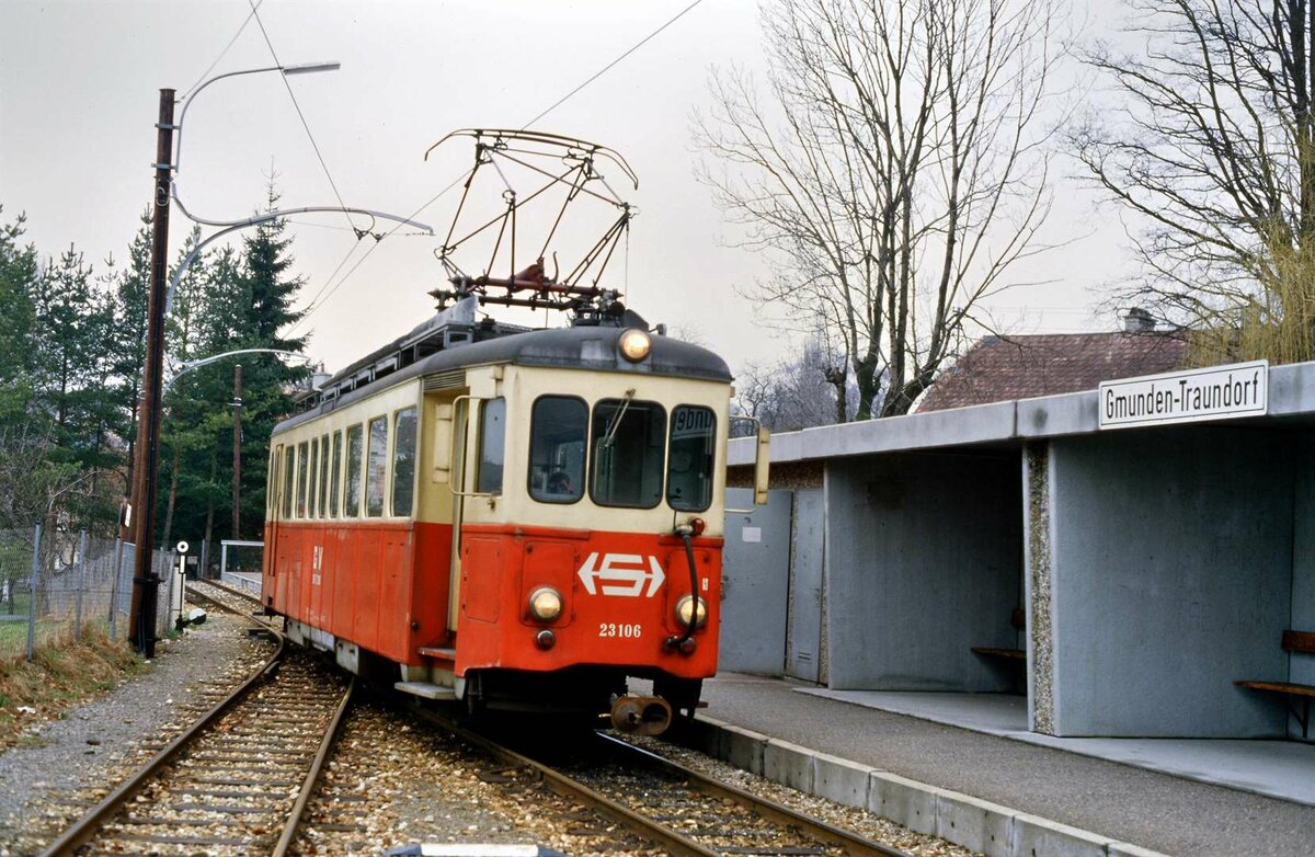 ET 23 106 der Lokalbahn GmundenVorchdorf wartet in GmundenTraundorf