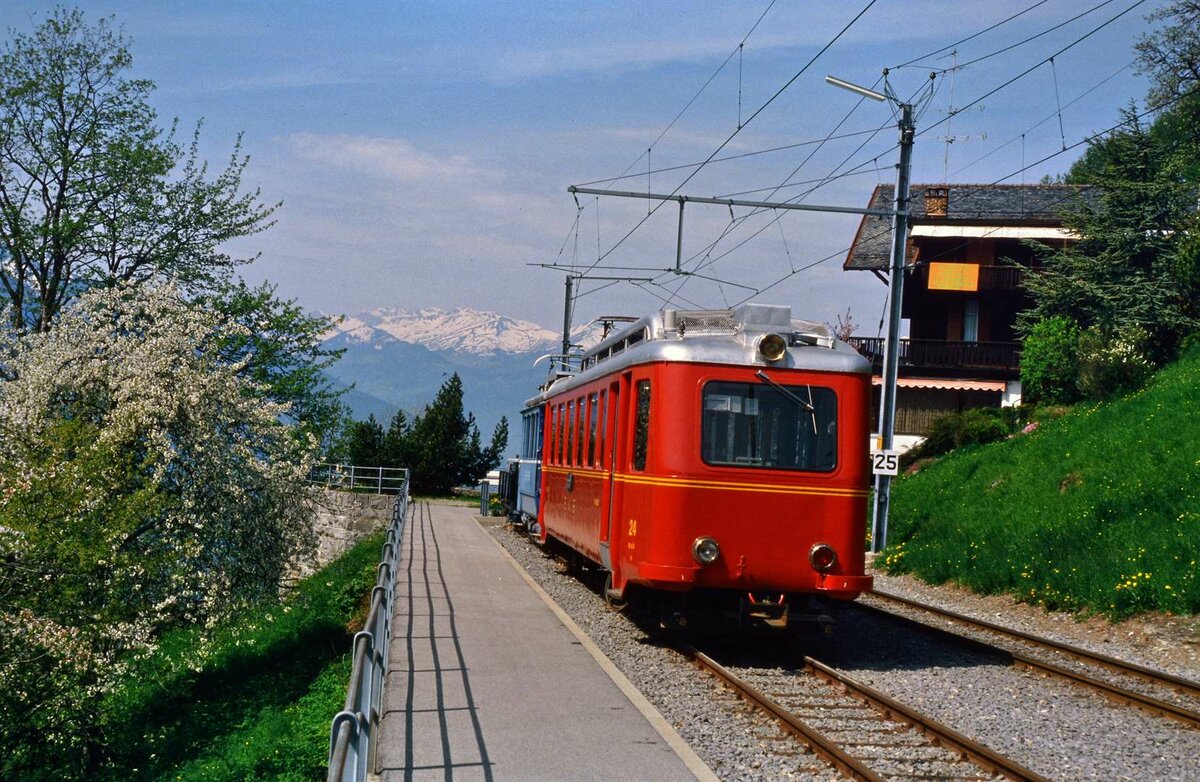 ET 24 und ein weiterer unbekannter ET der Schweizer Privatbahn Bex-Villars-Bretaye, der Ort ist leider unbekannt.
Datum: 19.05.1986 