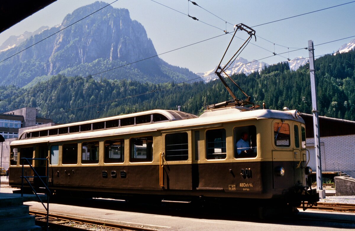 ET 301 der Baureihe ABDeh 4/4 auf der Berner Oberland-Bahn