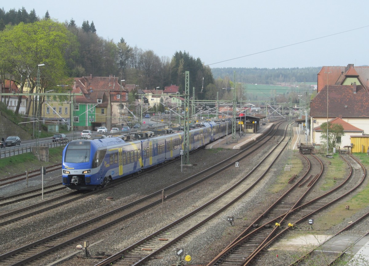 ET 314, ET 321 und ET 317  Meridian  der BOB durchfahren am 04. April 2014 den Bahnhof Kronach in Richtung Lichtenfels.