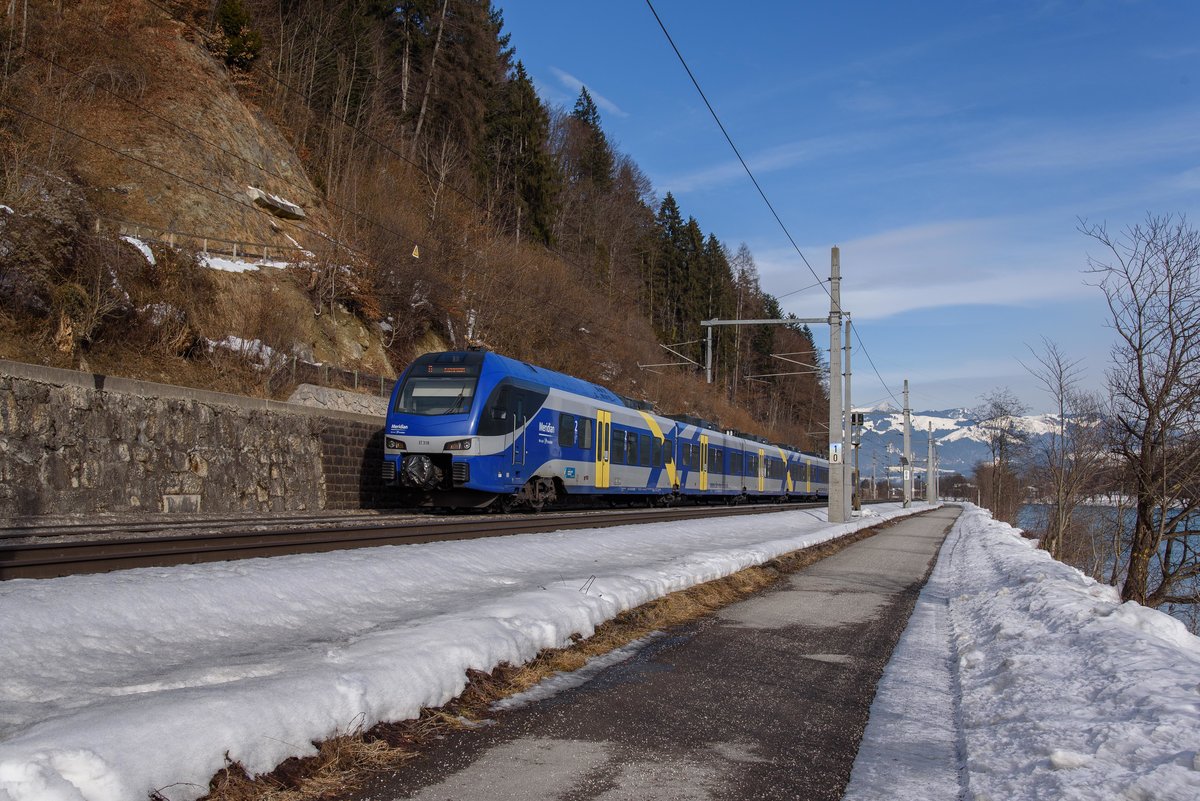 ET 318 ein Triebzug des Meridian als M 79065 kurz vor dem Bahnhof in Kufstein am 30.1.2017.