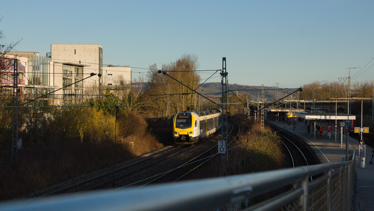ET 4.03 B als IRE 1 nach Karlsruhe am 23.02.2022 in Stuttgart Nord. 