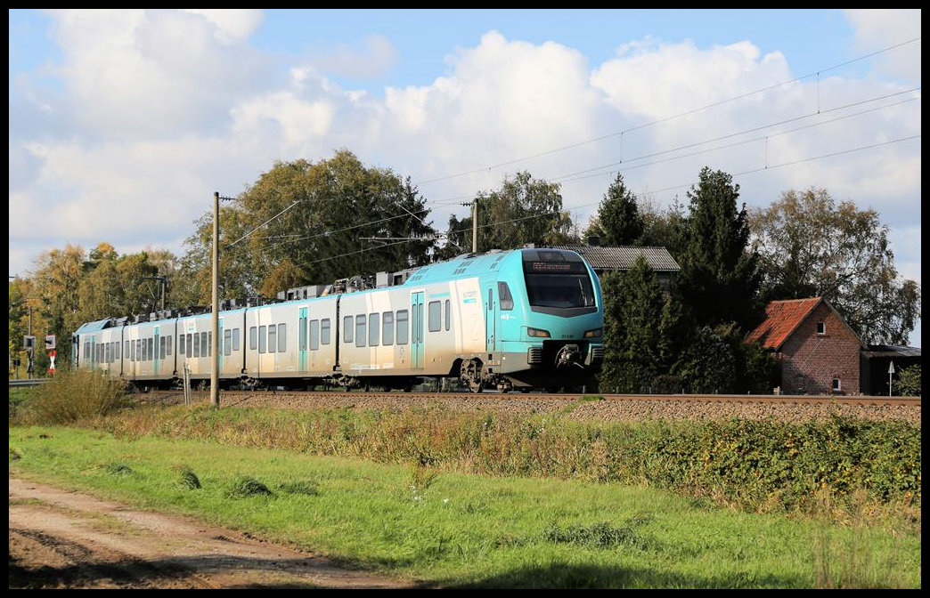 ET 4.03 der Eurobahn ist hier am 29.10.2019 um 12.52 Uhr kurz vor Westerhausen auf dem Weg nach Bielefeld.