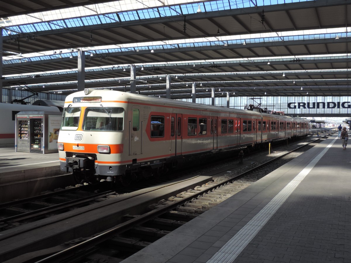 ET 420 001 der IGS München im Münchner Hauptbahnhof am 19.07.14. Sonderfahrt rund um München der   Aktion Müncher Fahrgäste  
