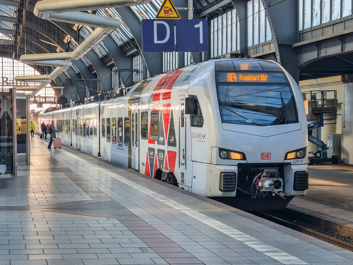 ET 429 111 mit dem RE 4 nach Frankfurt (Main) Hbf in Karlsruhe Hbf, 13.11.2022.