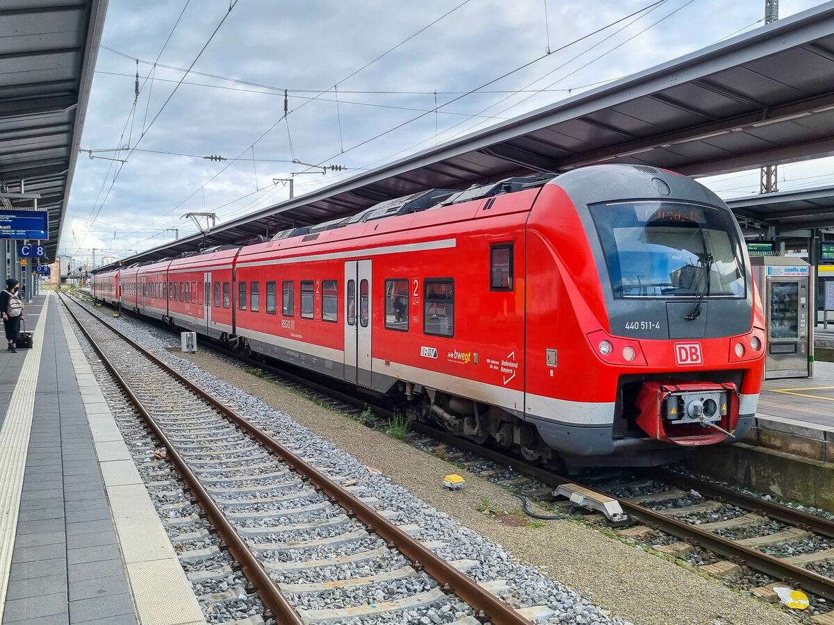 ET 440 511-4 als RE 10 nach Nürnberg Hbf in Würzburg Hbf, 01.11.2022.