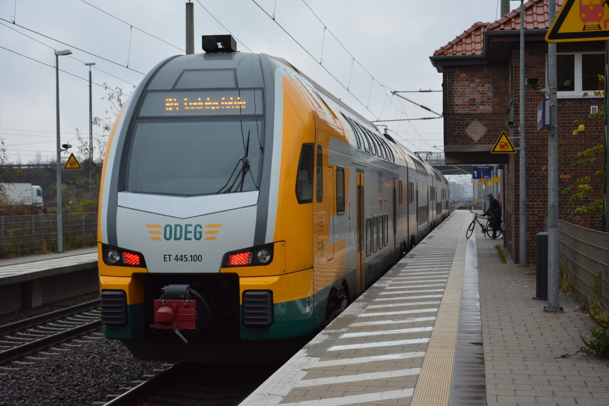 ET 445 (445.100) fährt am 19.11.2014 auf der RE4 (84017) nach Ludwigsfelde. Hier bei der Einfahrt Großbeeren.
