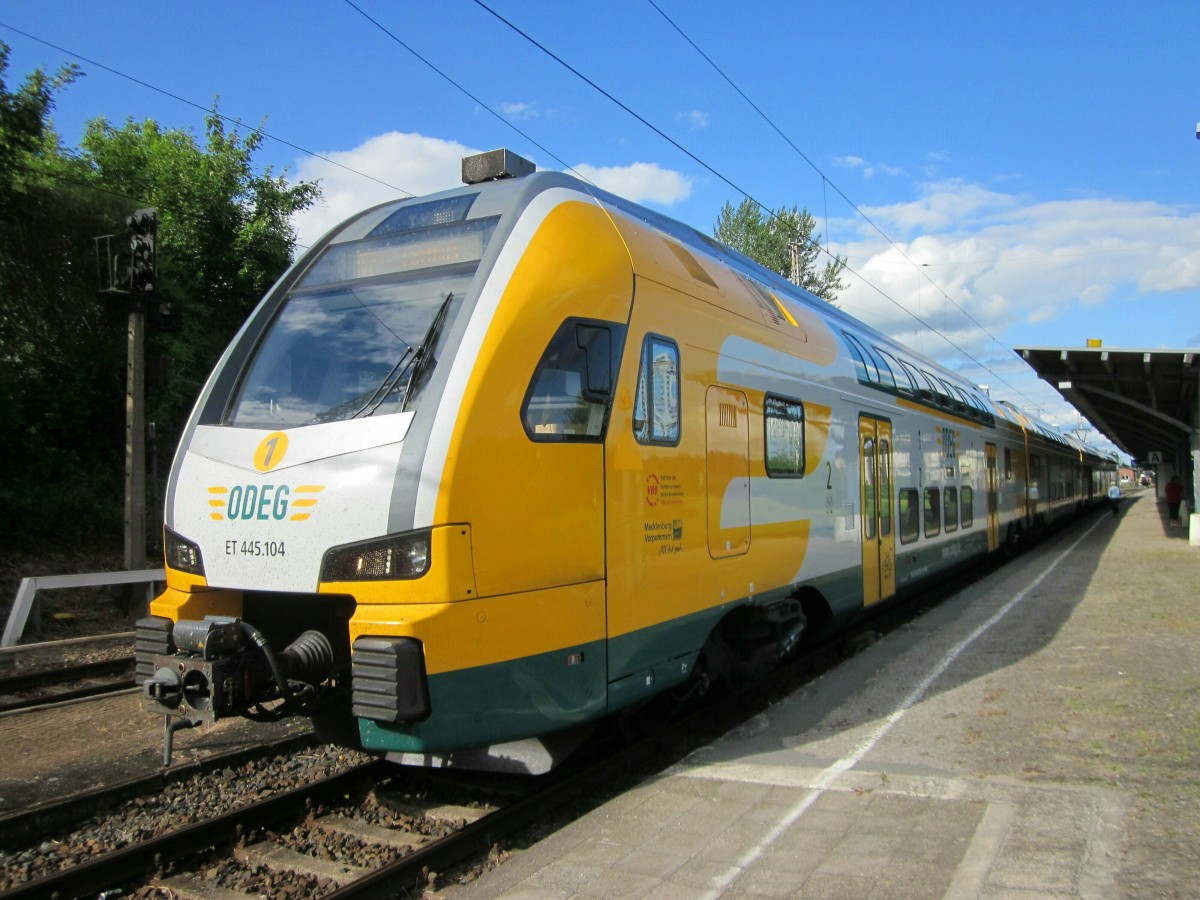 ET 445.104 am 14.06.2014 als RE2 nach Cottbus aus Wismar kommend im Bhf. Bad Kleinen.