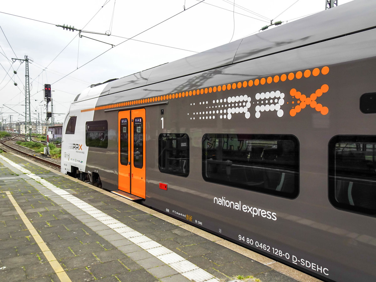 ET 462 028 von national express steht als RE6 aus Minden in Düsseldorf Hbf, 18.04.2020.