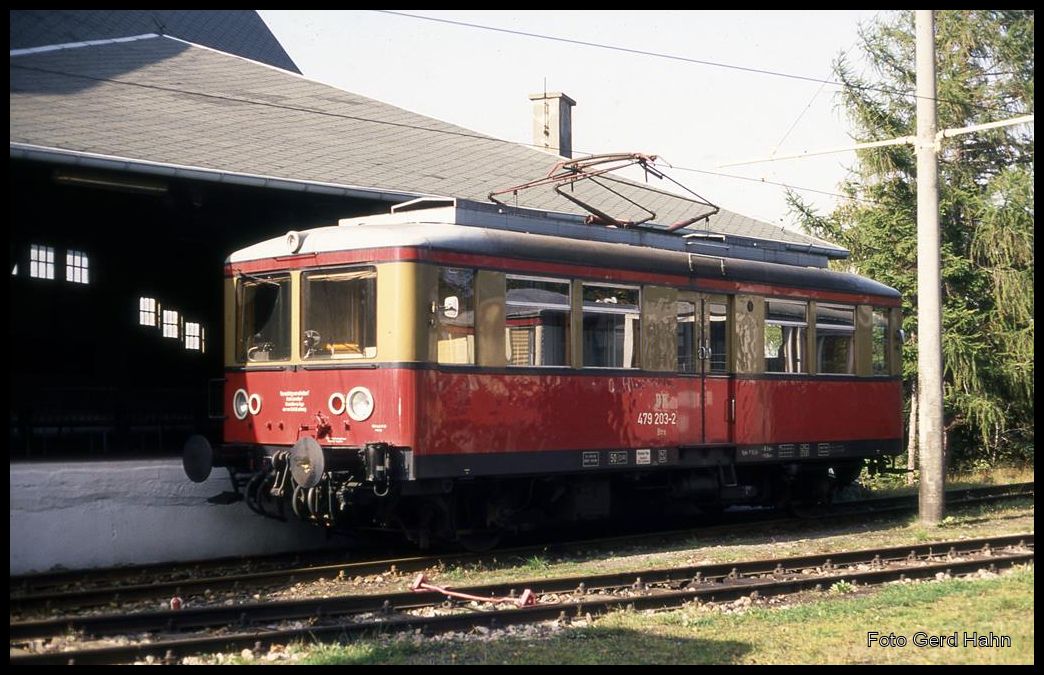 ET 479203 steht am 9.10.1992 abfahrbereit im Bahnhof Lichtenhain.