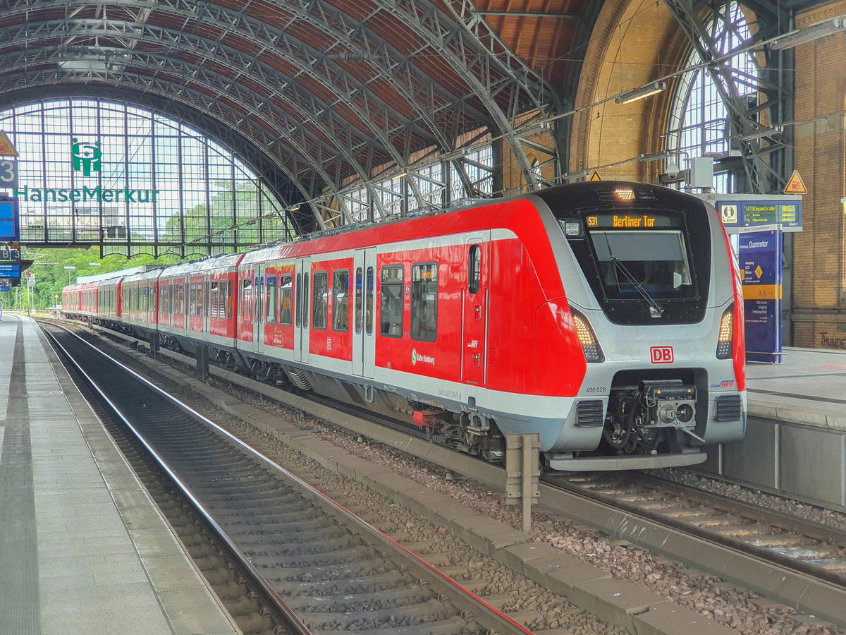 ET 490 028 mit S31 nach Berliner Tor in Dammtor, 02.08.2020.