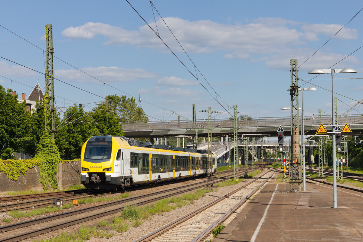 ET 5.04 B als RB16 Ulm-Stuttgart am 30.05.2021 bei der Einfahrt in Esslingen. 