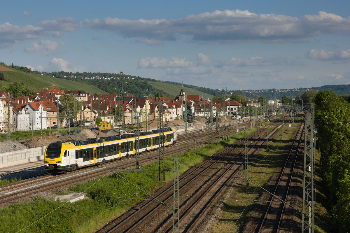 ET 5.19 A als MEX16 Ulm-Stuttgart am 13.05.2022 am Eszetsteg in Stuttgart. 