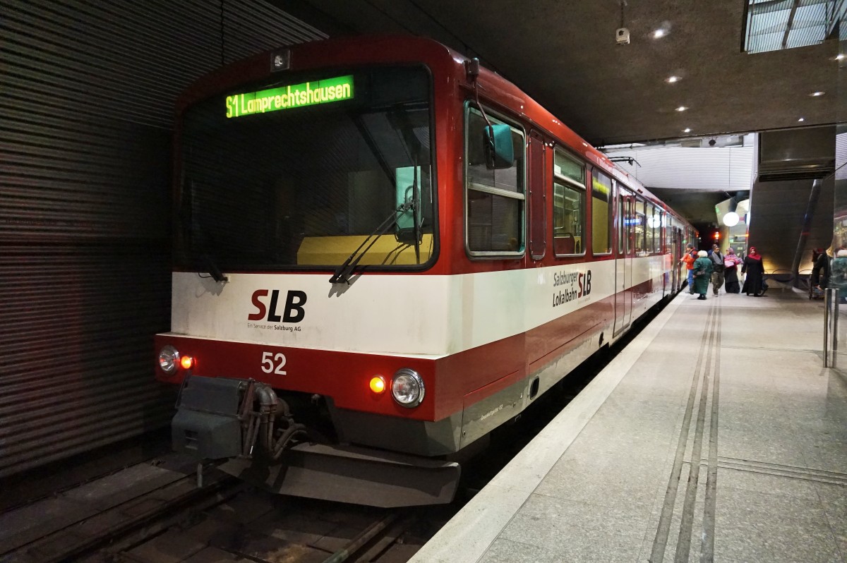 ET 52 der SLB als S1 39 (Salzburg Lokalbahnhof - Lamprechtshausen) am 5.1.2016 im Salzburger Lokalbahnhof.