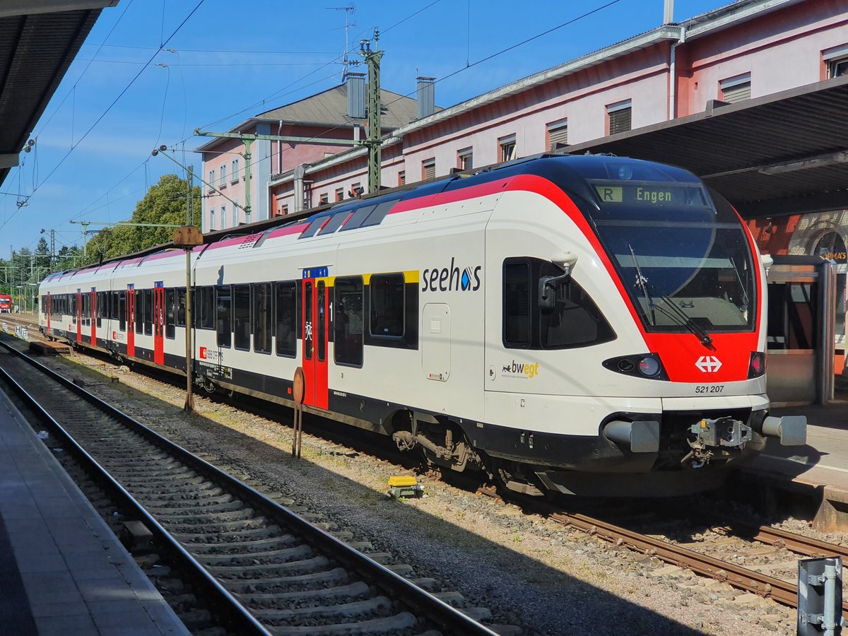 ET 521 207 als Seehas nach Engen in Singen (Htw), 19.07.2020.