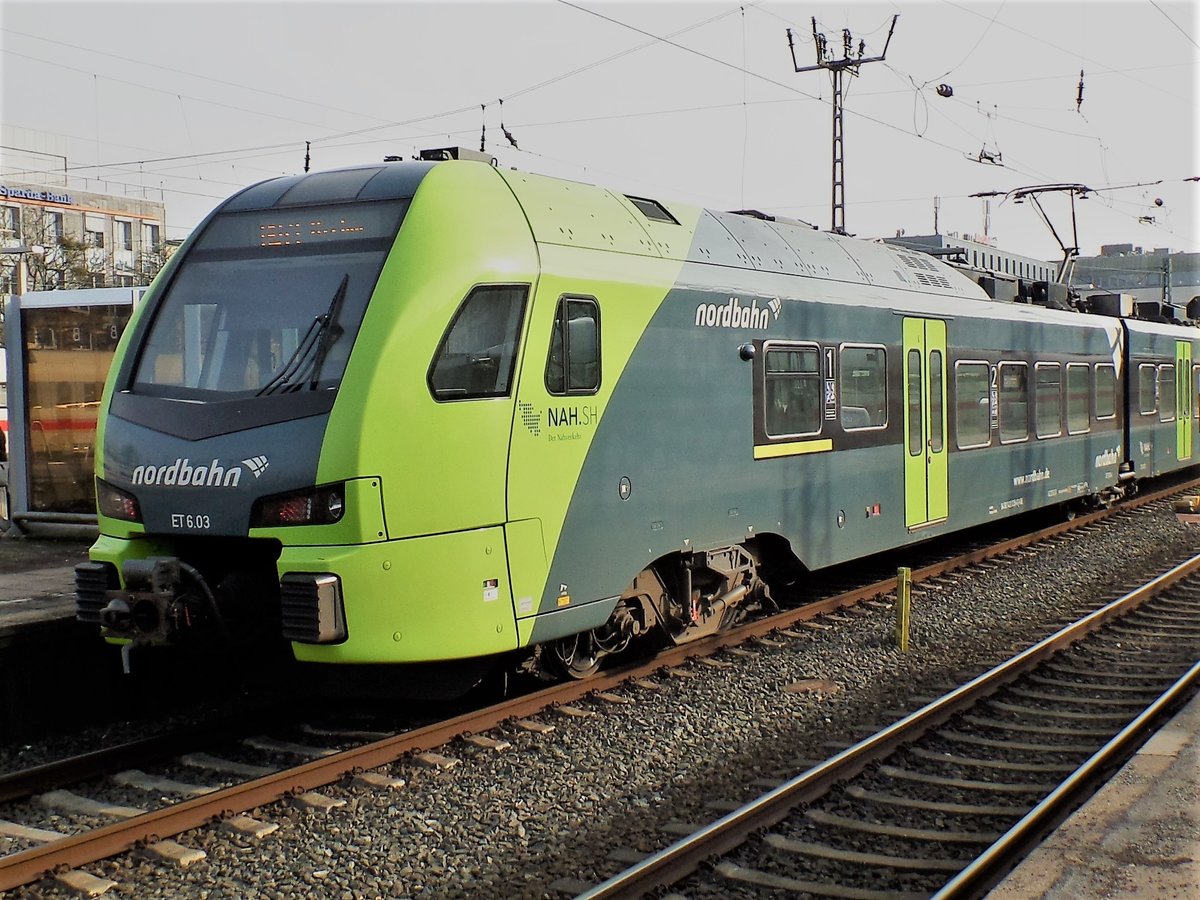 ET 6.03, Triebkopf (Stadler Flint 3) der Nordbahn am 6.3.2018: Bereitstellung als RB 71 im Bahnhof HH-Altona /