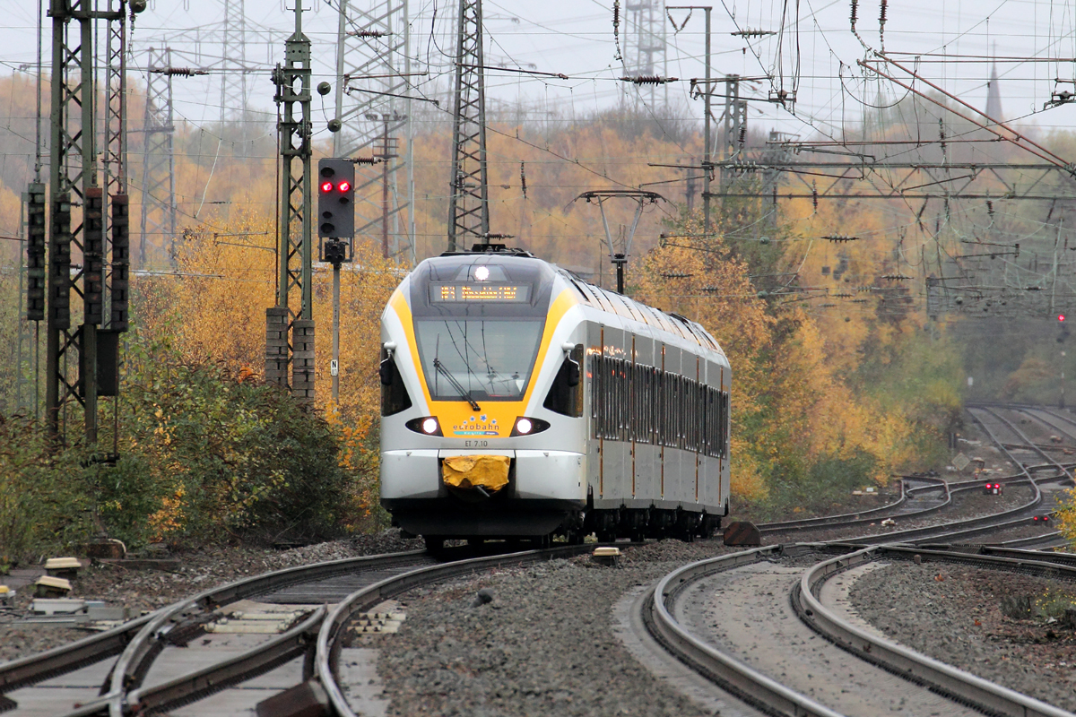 ET 7.10 als RE 3 nach Düsseldorf Hbf. bei der Einfahrt in Gelsenkirchen 24.11.2013