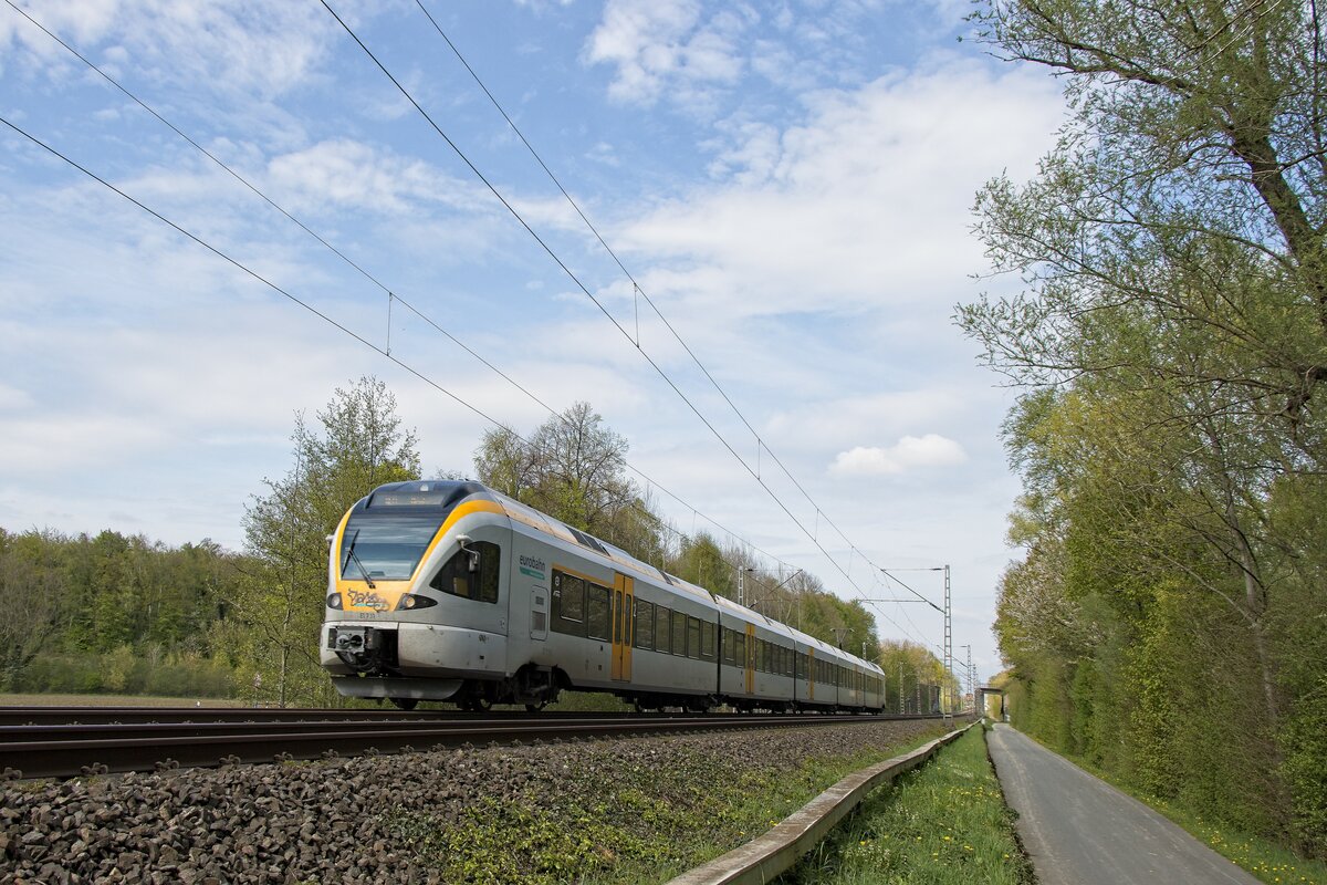 ET 7.11 der Eurobahn als RE 13 nach Venlo in Unna-Mühlhausen (21.04.2022)