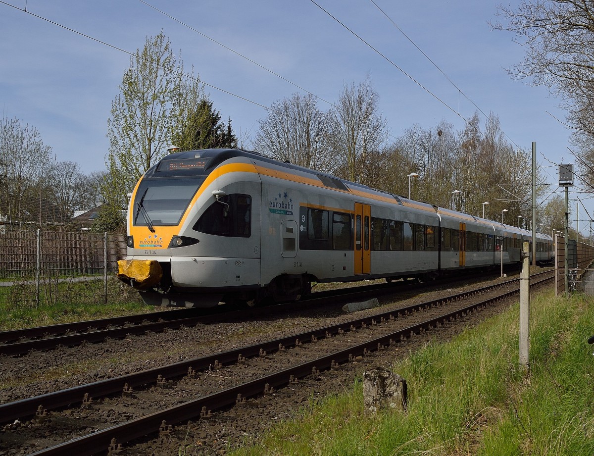 ET 7.14 der Eurobahn verlässt Breyell gerade in Richtung Viersen als RE13 nach Hamm Westfalen. 12.4.2015