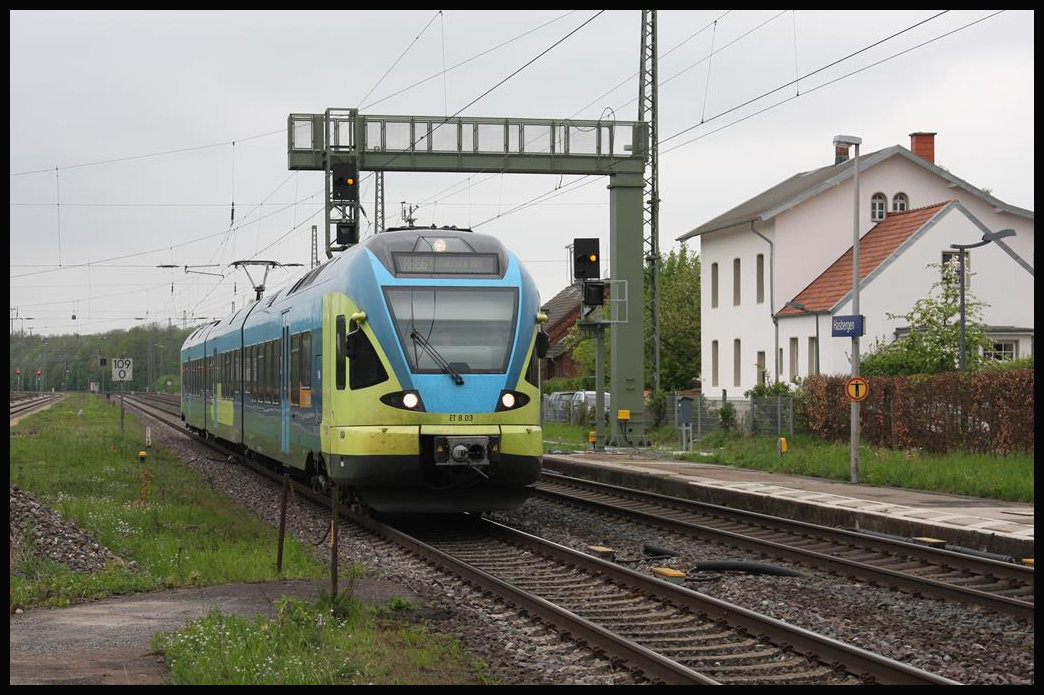 ET 8.03 der Eurobahn erreicht hier aus Münster kommend am 24.4.2018 um 14.31 Uhr den Bahnhof Hasbergen. Das Fahrzeug trägt noch immer die Lackierung der Westfalenbahn.
