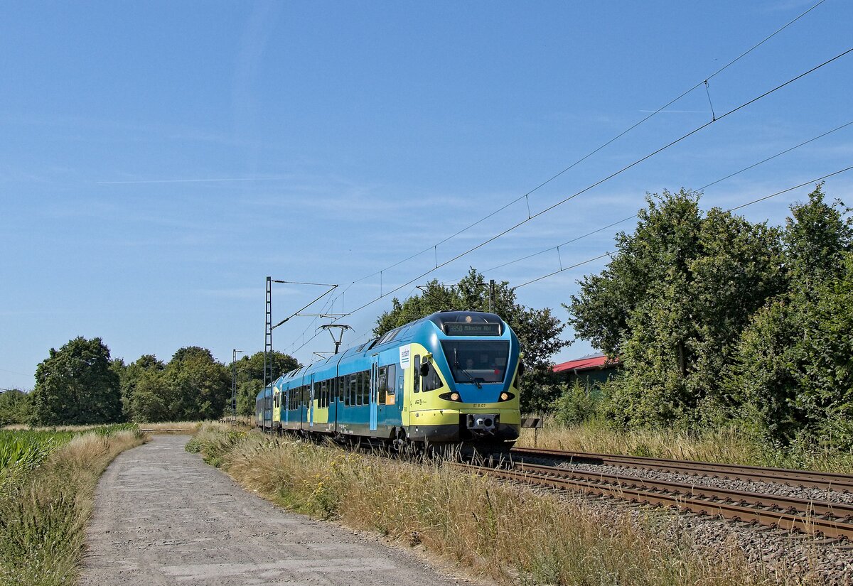 ET 8.07 der Eurobahn in Westfalenbahn-Lackierung kurz vor dem Bahnhof Dortmund-Derne auf der RB 50 (17.07.2022)