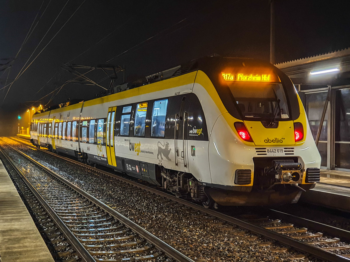 ET 8442 619 von Abellio mit RB 17a nach Pforzheim Hbf in Ellental, 09.12.2020.