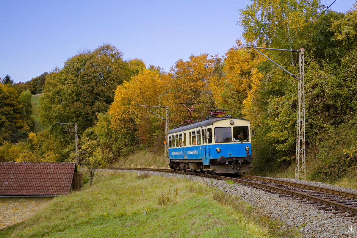 ET1 bei Hofstätten auf der Fahrt nach Bad Gleichenberg. (23.10.2021)