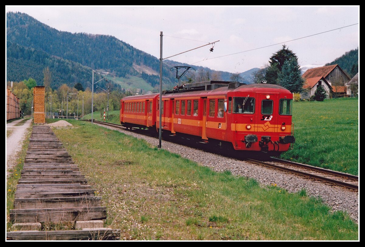 ET15 als R8758 bei Guggenbach am 26.04.2004.