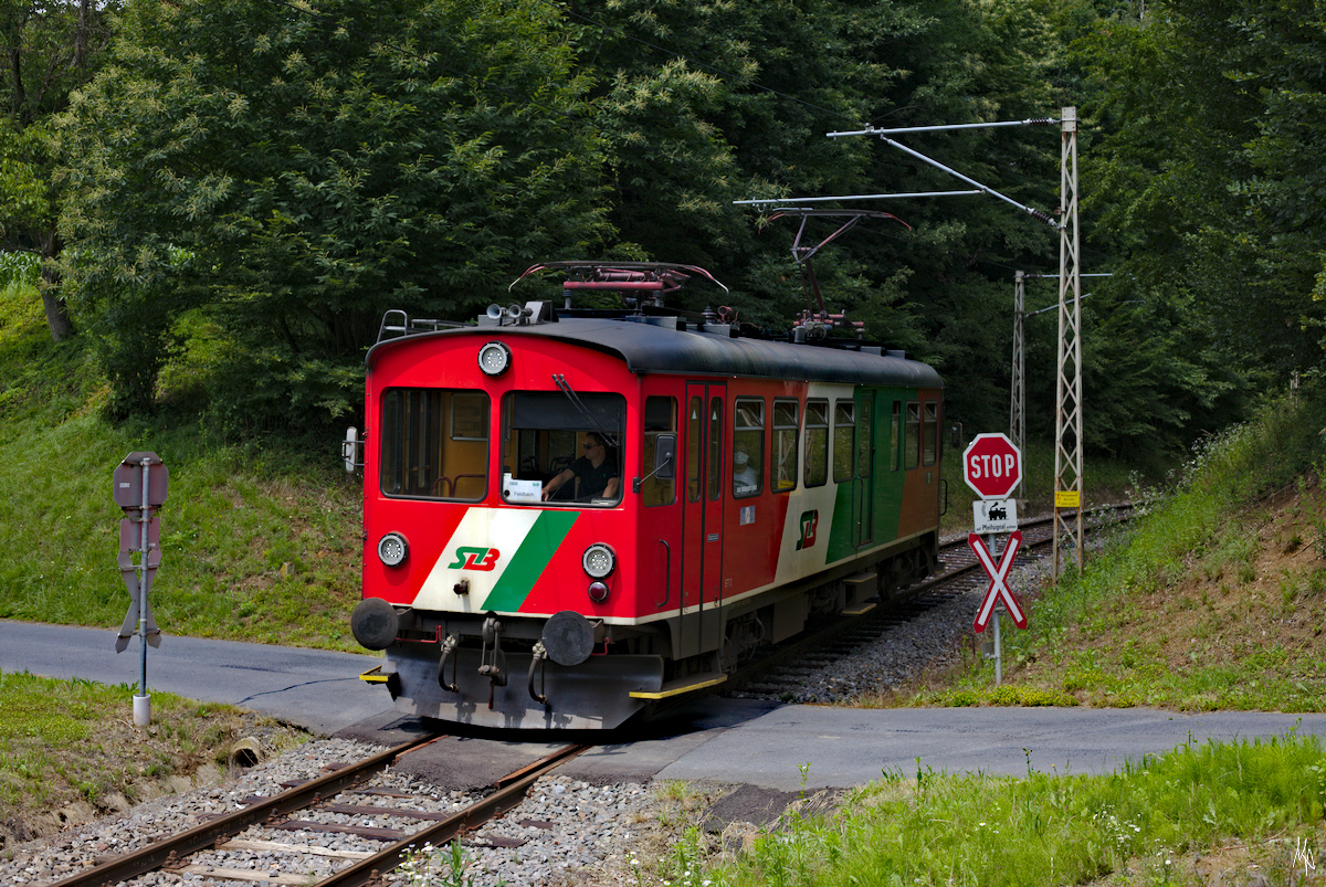 ET2 der Gleichenberger Bahn bei Ludersdorf auf der Fahrt nach Feldbach. (26.06.2020)