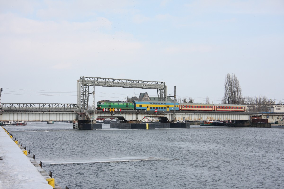 ET22-800  Szczecin Oderbrücke 20.12.2010